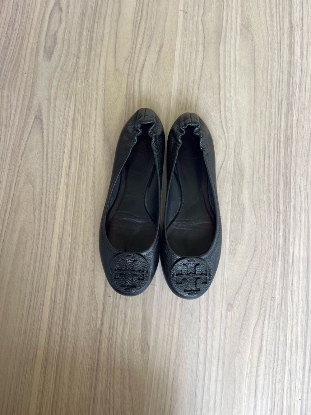 Tory Burch Black Pebbled Leather Logo Ballet Flats - Picture 9 of 11